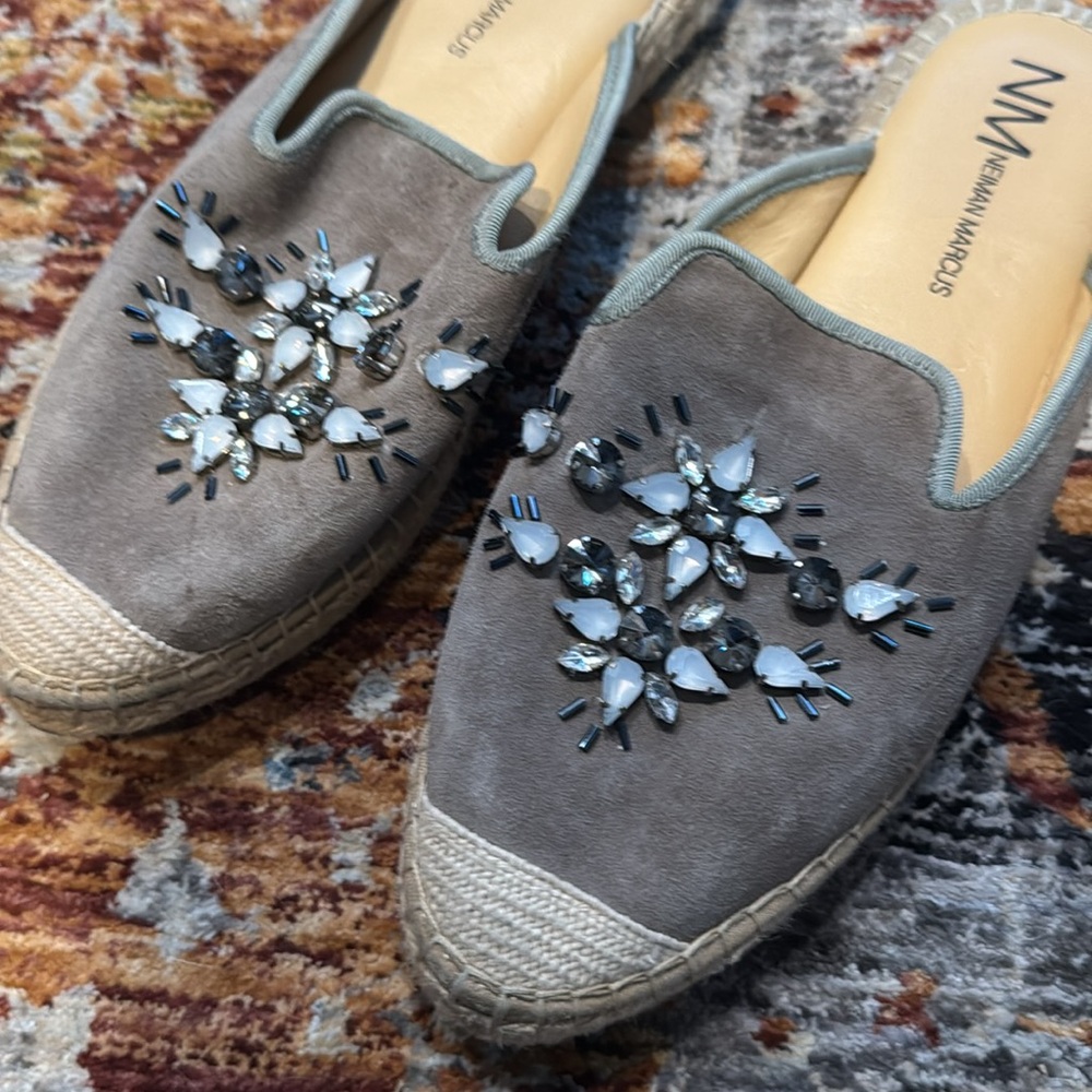 NEIMAN MARCUS jeweled espadrille mules 8 - Picture 4 of 9